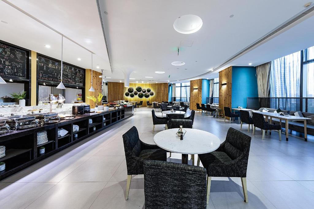 深圳濱河時代亞朵S酒店